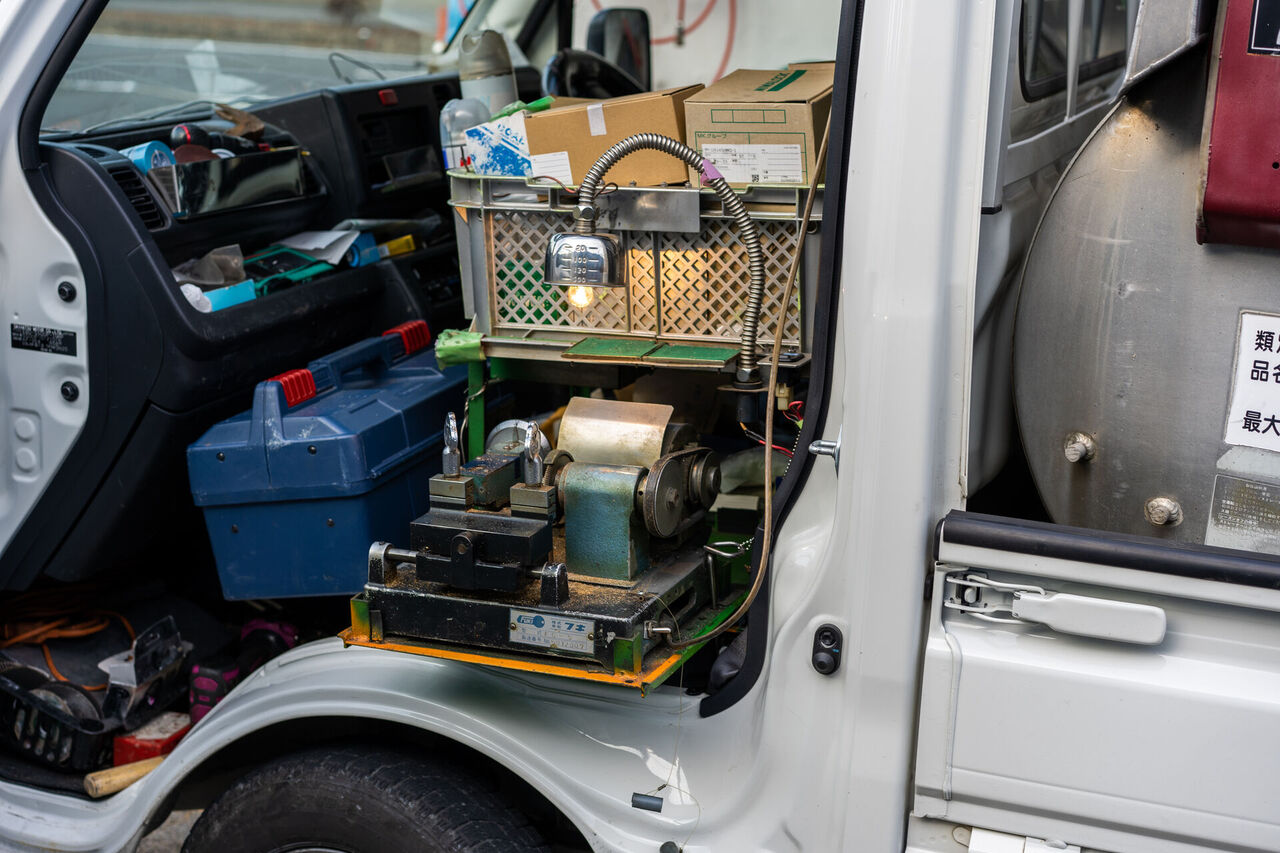 車に載せた鍵作成機